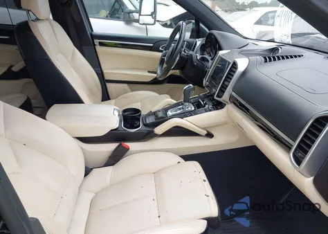 2017 Porsche Cayenne Platinum Edition z USA, uszkodzony, nr VIN WP1AA2A20HKA89404